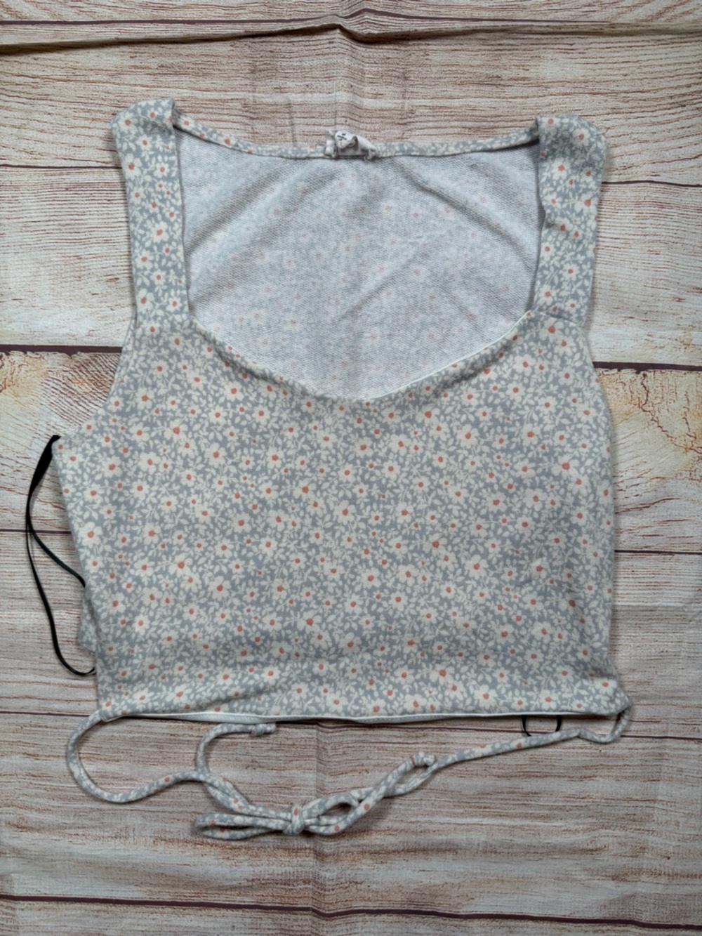 Le Lis Micro Floral Scoop Neck Crop Top - Light Blue & White